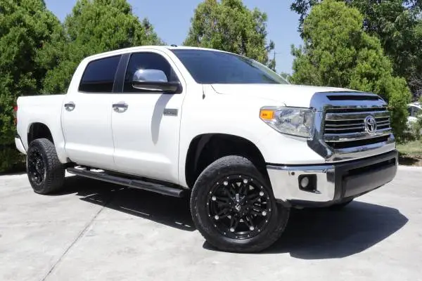 2014 TOYOTA TUNDRA PLATINUM 147,743km NEW TIRES NO ACCIDENTS CARFAX