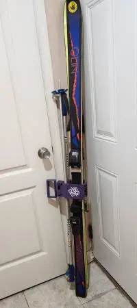 Olin innovation DS635T1 snow skis, poles and ski tote