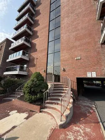 Somerville 1 bed w/ parking included -- Balcony with views! Central AC