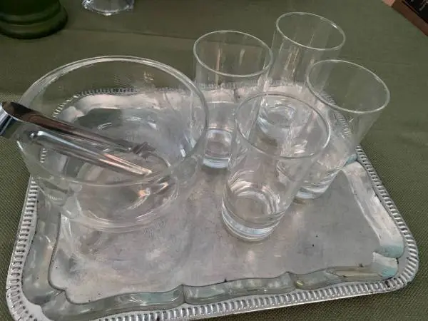 Vtg Cocktail Set: 4 Etched Glasses & Ice Tub, Tongs & Tray
