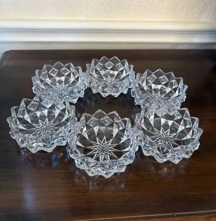 Set of 6 Vintage Pressed Glass Bowls With Starburst Design