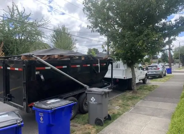 🚛♻️You call we haul Same/next day junk removal 🚛 ♻️