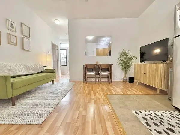🌟 2 BED w/ Private Balcony + in-unit Washer & Dryer! 🌟