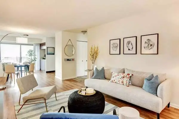 Delightful 2 bed / 1 bath in Alexandria. 815 Sq Ft. Great value!