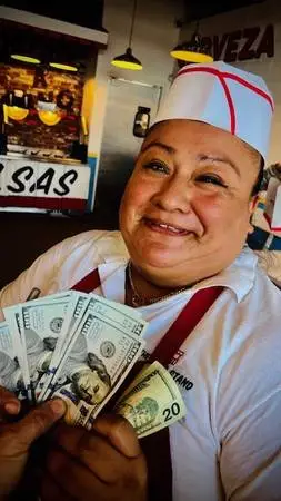 Cooks/Cocineros & Cashiers