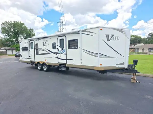 2014 Flagstaff V-Lite 34FT 2 Slide Outs 1 1/2 BathRooms King Bed 2 AC
