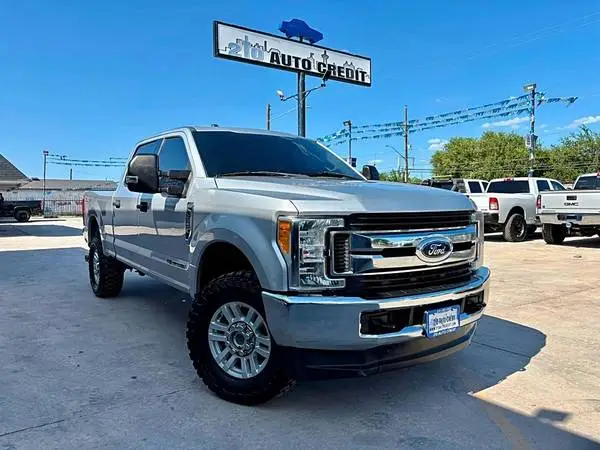2017 Ford F250 Super Duty Crew Cab XLT Pickup 4D 6 3/4 ft