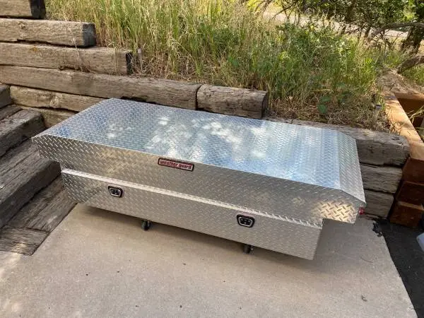 WEATHER GUARD EXTRA WIDE CROSSOVER TOOL BOX
