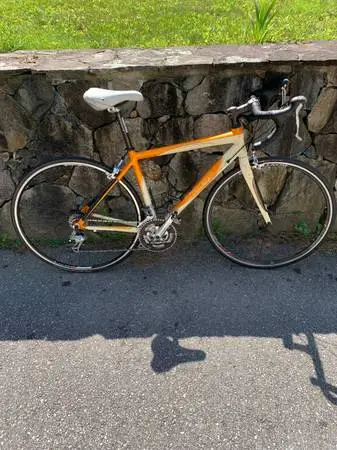 Trek 2.1 WSD Road Bike 700cm Wheel 27 Gears 46cm & Kinetics Trainer