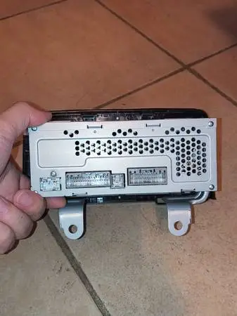 Honda CRV stock stereo