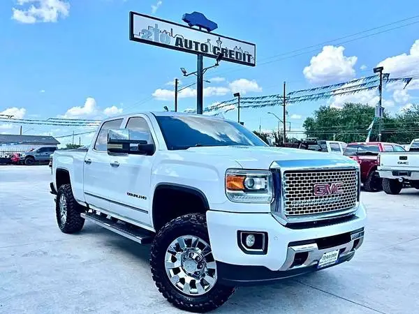 2016 GMC Sierra 2500 HD Crew Cab Denali Pickup 4D 6 1/2 ft