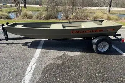 TRACKER BOAT, MOTOR TRAILER