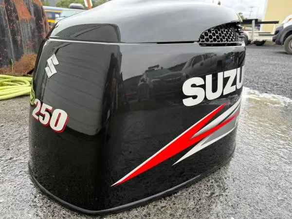 Suzuki DF250 Motor Cowling
