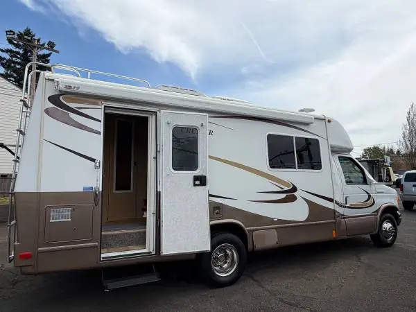 2006 Phoenix Cruiser Class B RV – 23 ft, Ford Power Stroke Diesel, 47k