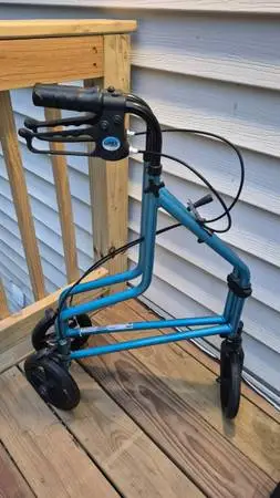 Lumex 3 Wheel Cruiser Rollator/Walker