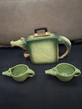 Blue Moon Estate Sales - Antique Cameras, Transistors, Music