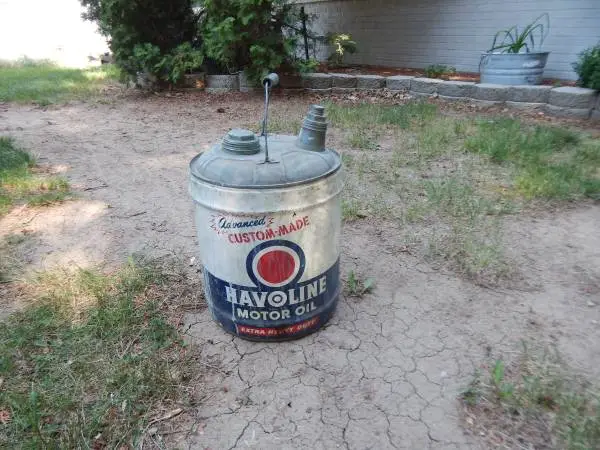 Oil Motor oil can