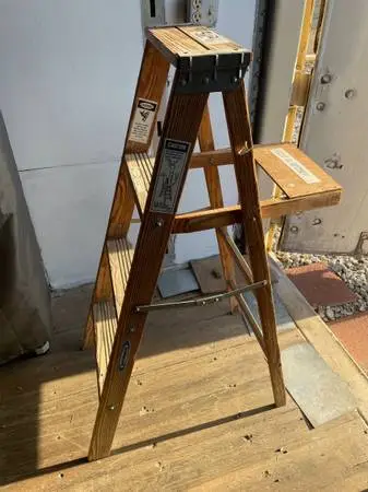 4foot wood step ladder