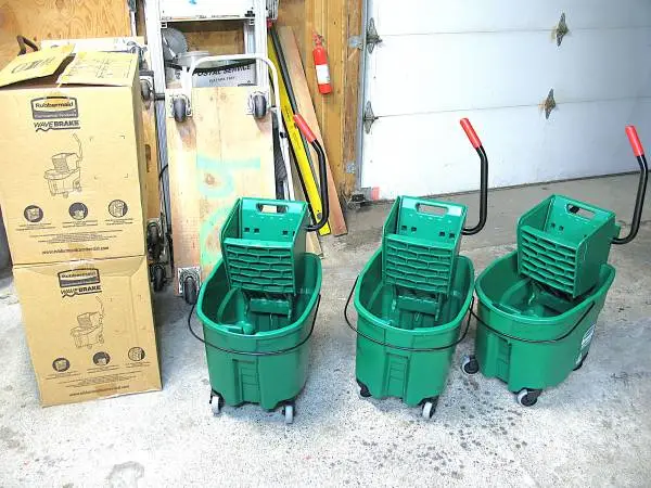 (3) Rubbermaid WaveBrake mop bucket w/wringer new out of the box (ea.)