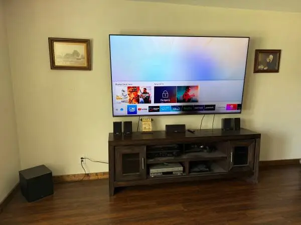 Entertainment Center/TV/Stand