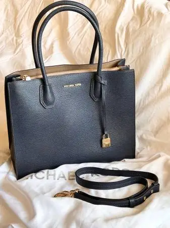 Michael Kors - Authentic Leather Hand Bag.