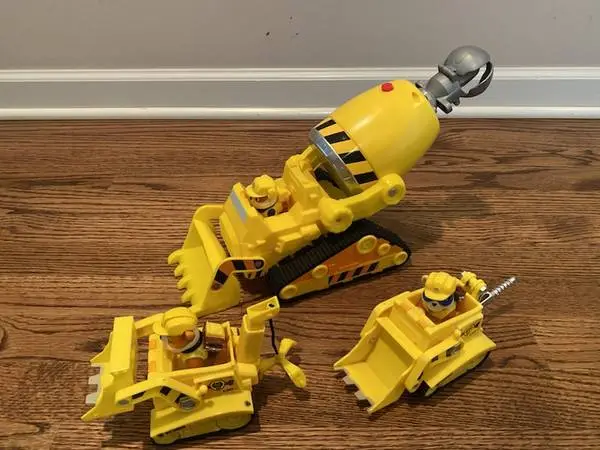 PAW PATROL RUMBLES DELUXE BULLDOZER VEHICLE WITH FIGURES
