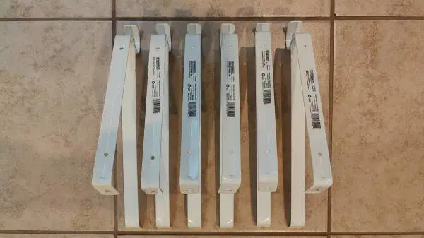 Adjustable Shelf and Rod Bracket
