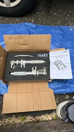 Auto strut spring compressor