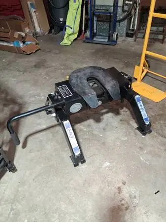 Fifth Wheel Hitch made by Lil Rocker