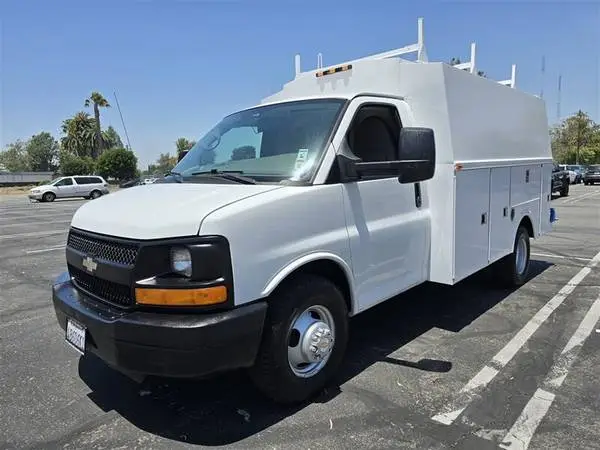2014 Chevrolet 3500 Plumbing van, Ladder rack,600LB Crane!