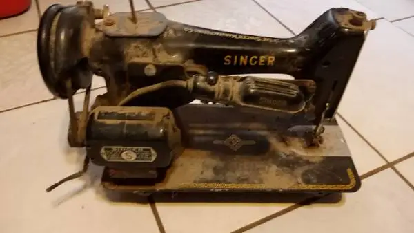 Attic find - Old Singer sewing machine