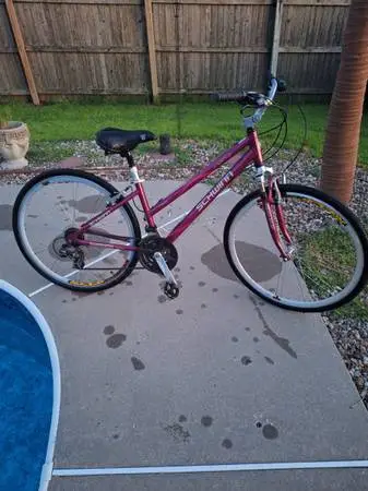 Schwinn avenue hybrid