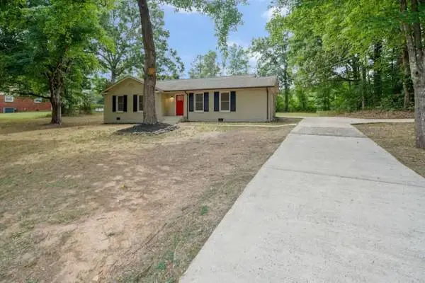 Schedule your tour today at Concord - starting at $1025/mnth.