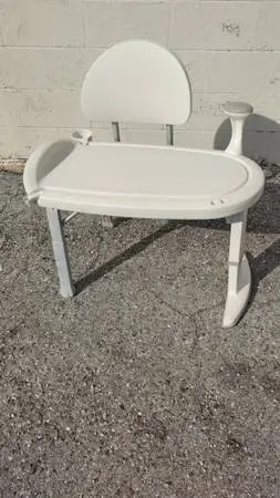 Shower chair bench Deluxe by Moen never used LQQK