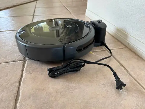 Brand new iRobot Roomba 694 Robot Vacuum Cleaner.