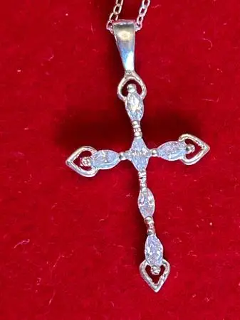 925 Sterling Silver Necklace With Cross Pendant.