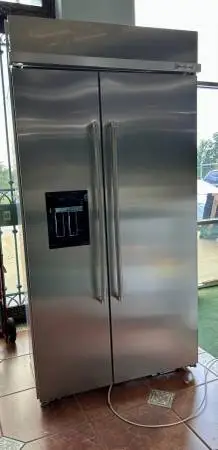 KitchenAid* 42′′ Built-In Side-by-Side Refrigerator with Ice and Water