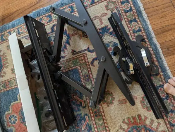 Articulating TV wall mount