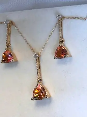 10K 2.6g Yellow Gold Sunset Stone Topaz Necklace Set.