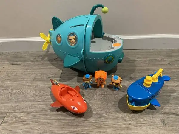 FISHER PRICE OCTONAUTS GUP-A SUBMARINE PLAYSET ~ SMALL SHIPS & FIGURES
