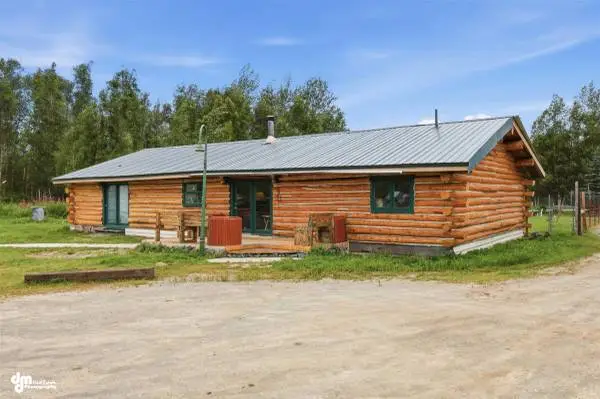 Rustic Alaskan Log Home! 4Br 2Ba 3.03 Acres -1005 N Smith Road, Palmer