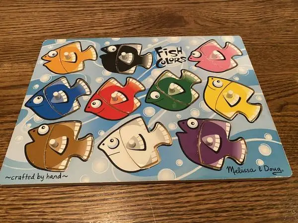 ♥ ♥ ♥ MELISSA & DOUG WOODEN FISH COLORS MIX-N-MATCH PEG PUZZLE