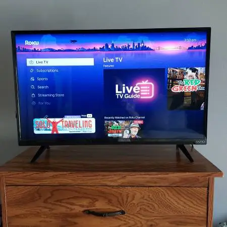 Vizio 32 1080p Smart LED TV with Remote & Box (Model E32-C1)