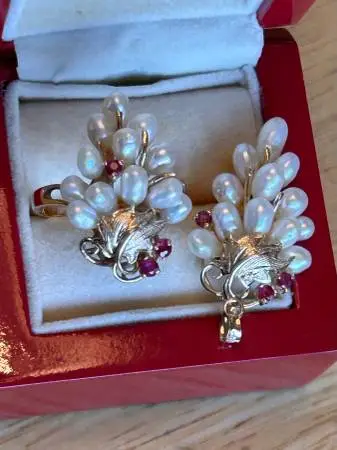 14K Yellow Gold Freshwater pearl Cluster With Rube Ring & Pendant.