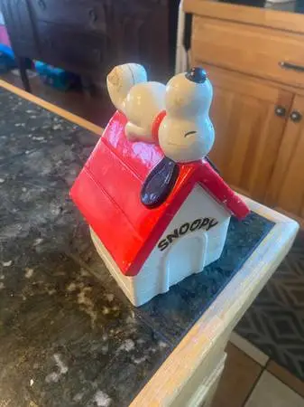 Vintage piggy bank, coin bank, 1970s Peanuts Snoopy on His dog house,