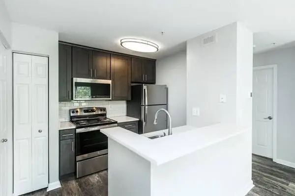 Dishwasher, Den or Study, Easy Access to Shopping
