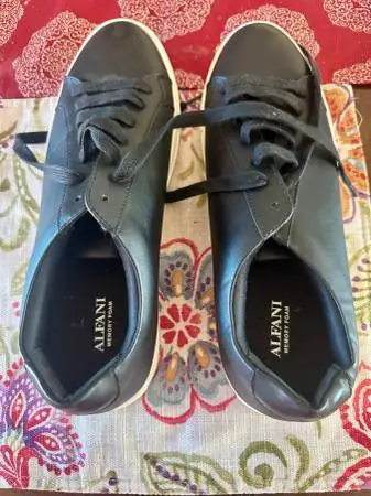 MEN 10.5 ALFANI SEMI SPORT SHOES, USED TWO HOURS. LIKE NEW I PAID $48