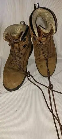 BEAT UP BOOTS