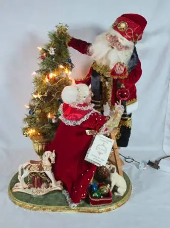 2006 MARK ROBERTS LE 52/750 MR. & MRS CLAUSE DECORATING TREE DISPLAY