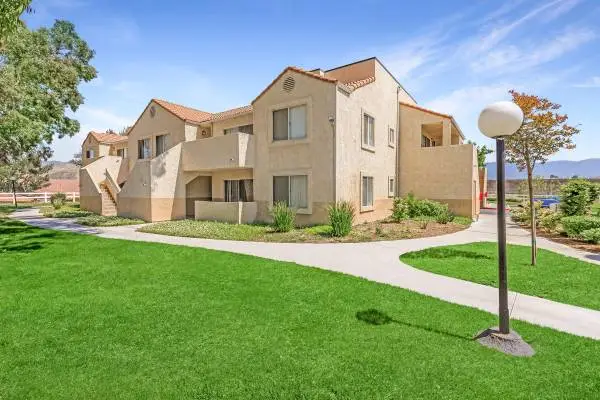 2BD 2BA, Private Balconies and Patios, Situated in Santa Clarita!